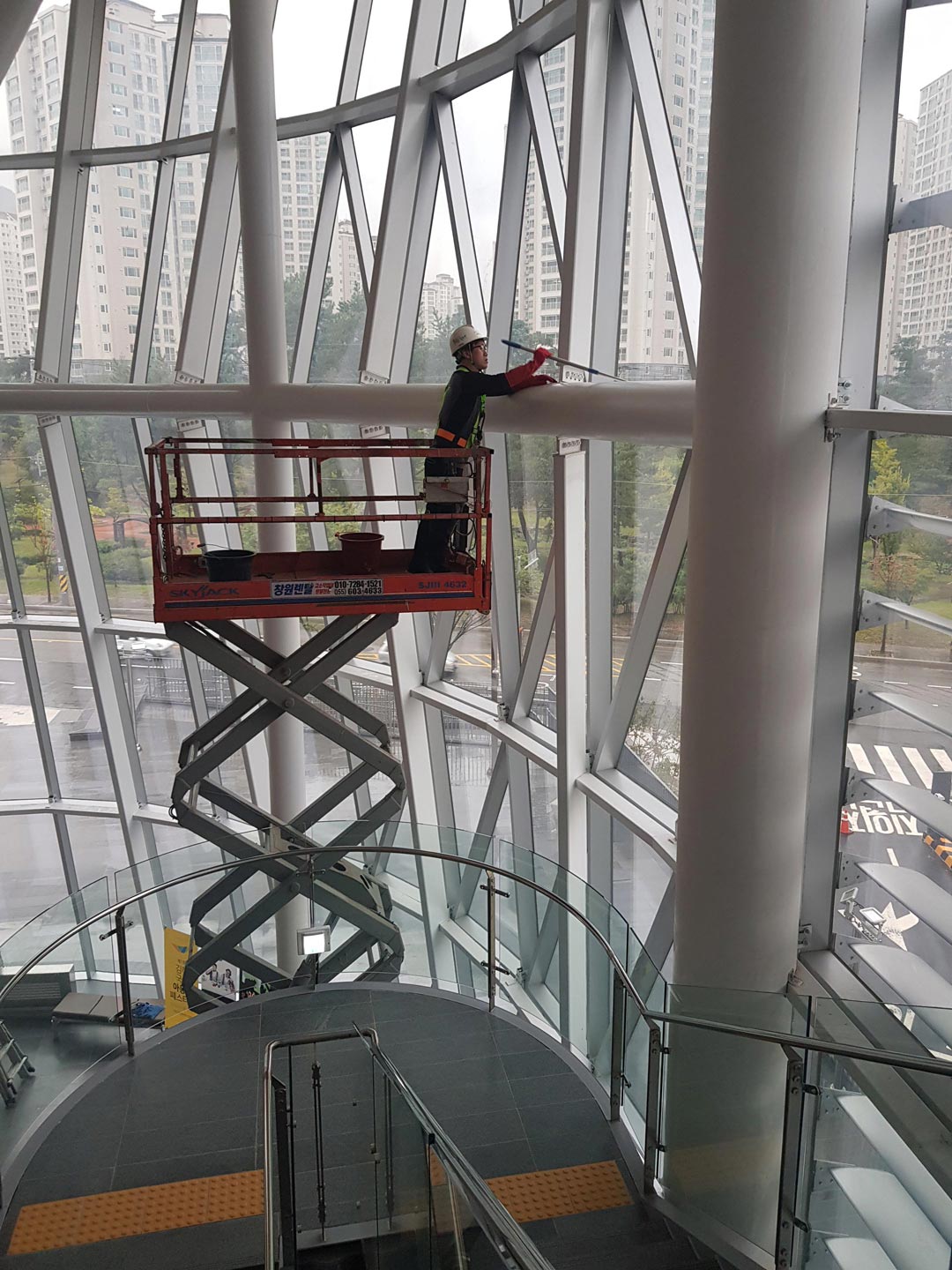 ** 컨벤션센터 위생 클리닝